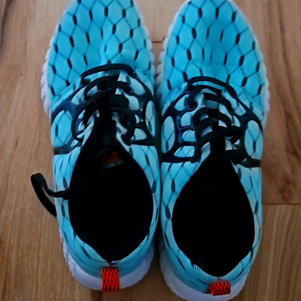 Tennis shoes, size 11